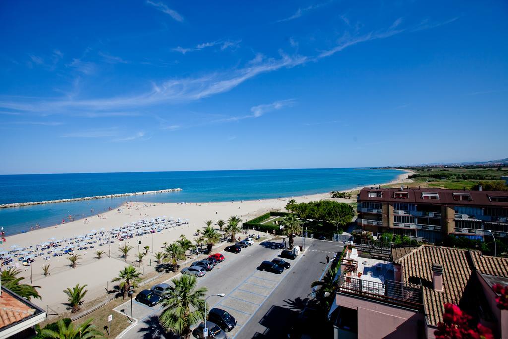 Hotel Canguro San Benedetto del Tronto Exterior foto