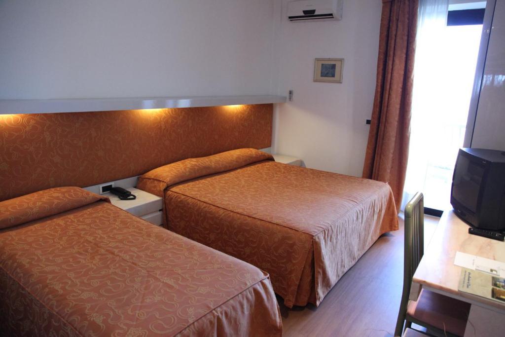 Hotel Canguro San Benedetto del Tronto Exterior foto