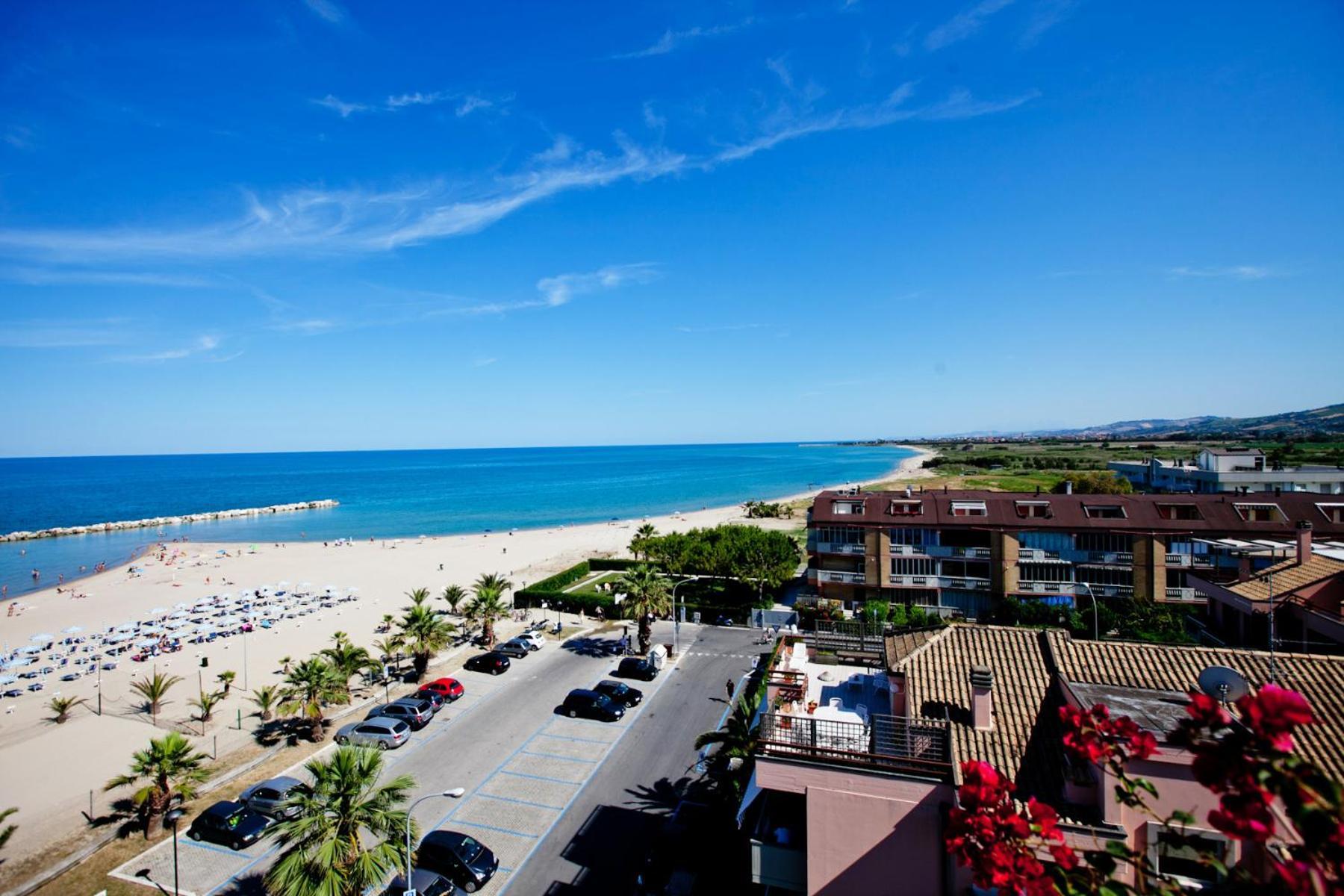 Hotel Canguro San Benedetto del Tronto Exterior foto